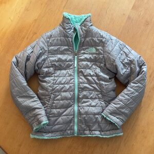 The North Face Girl’s Mossbud Swirl Reversible Jacket - M